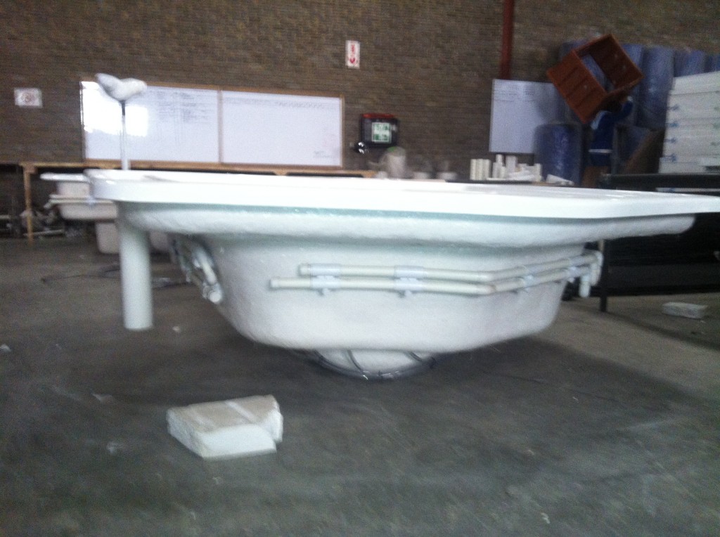 Rim Flow Jacuzzi with 110 mm drain pipe